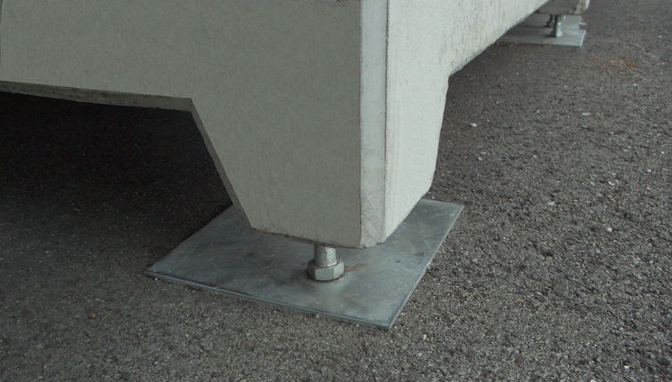 Arretierungsfuß auf verzinkter Platte